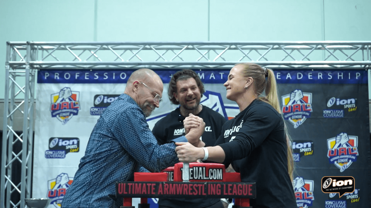 ION ArmWrestling - Biceps of Beauty Sarah Bäckman ArmWrestles Fan